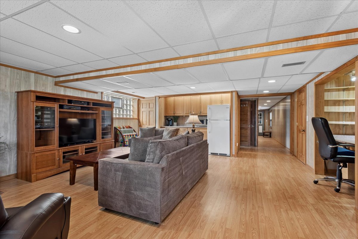 906 E Streamwood Boulevard, Streamwood, IL 60107