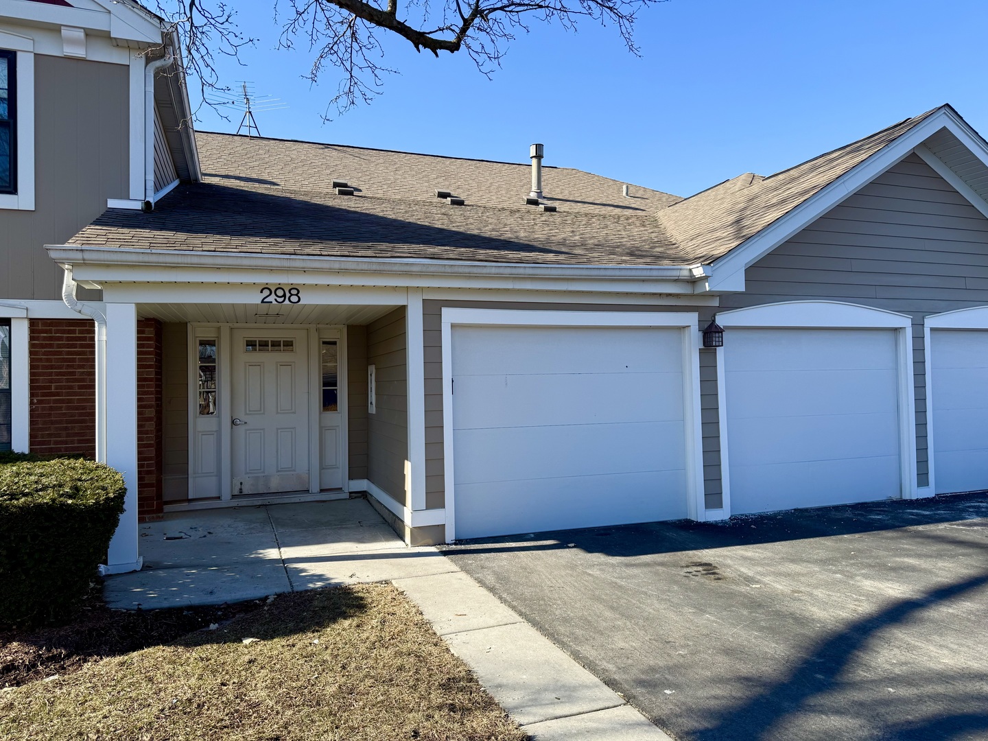 298 Maplewood Court #D2, Schaumburg, IL 60193