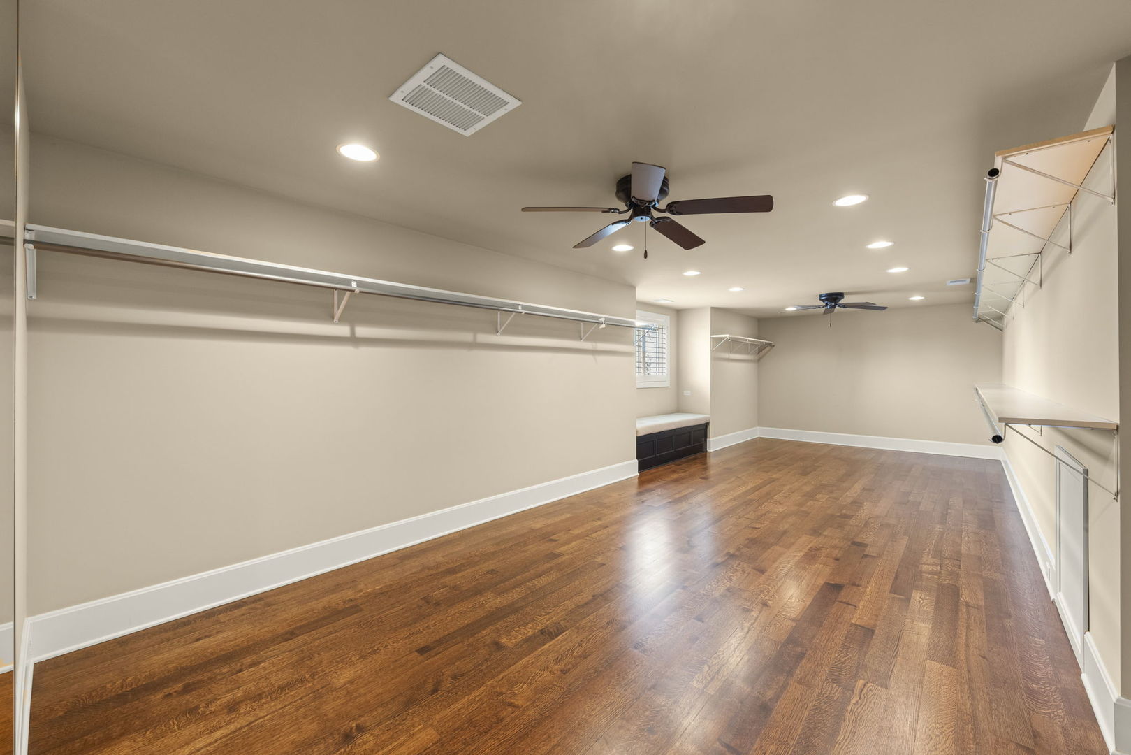 1807 Midwest Club Parkway, Oak Brook, IL 60523