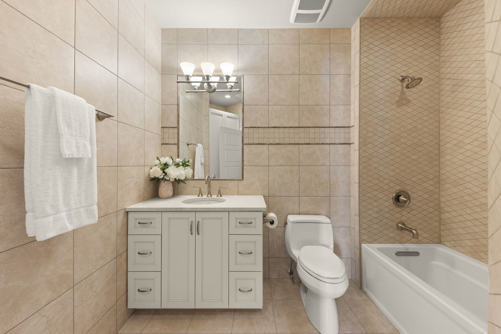 1807 Midwest Club Parkway, Oak Brook, IL 60523