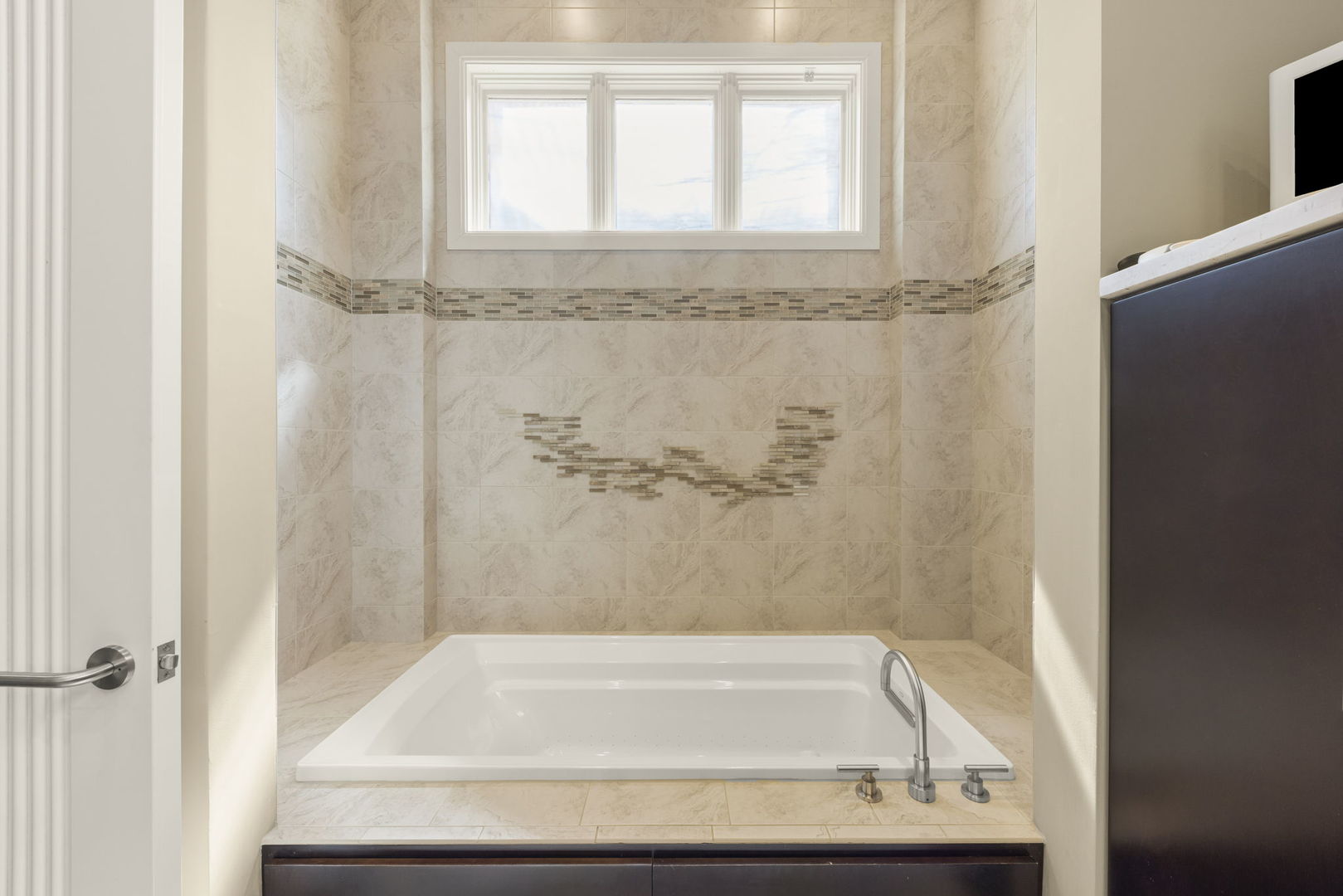 1807 Midwest Club Parkway, Oak Brook, IL 60523