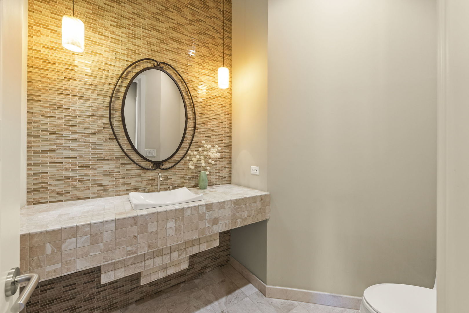 1807 Midwest Club Parkway, Oak Brook, IL 60523