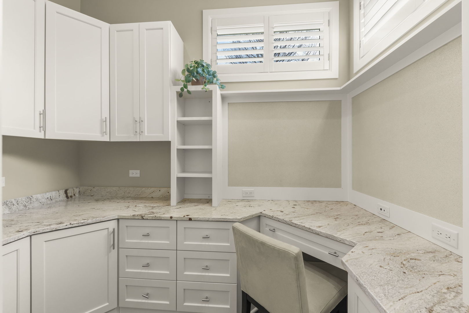 1807 Midwest Club Parkway, Oak Brook, IL 60523