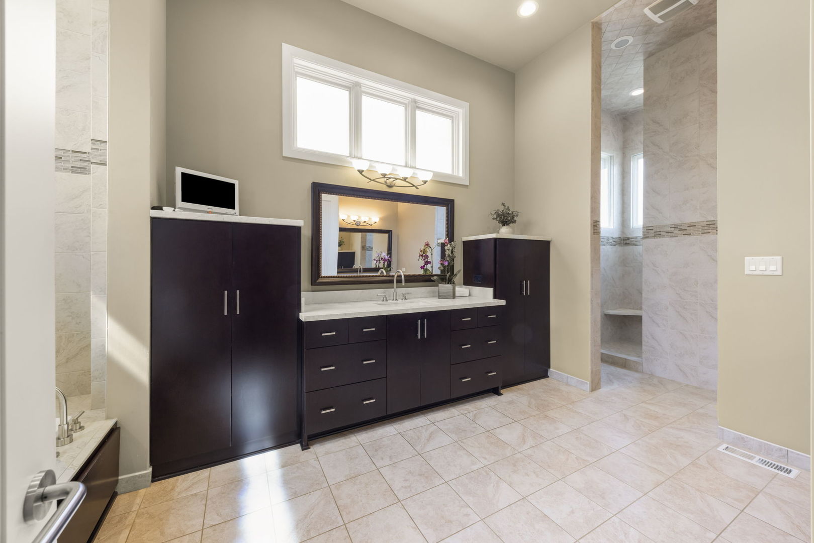 1807 Midwest Club Parkway, Oak Brook, IL 60523