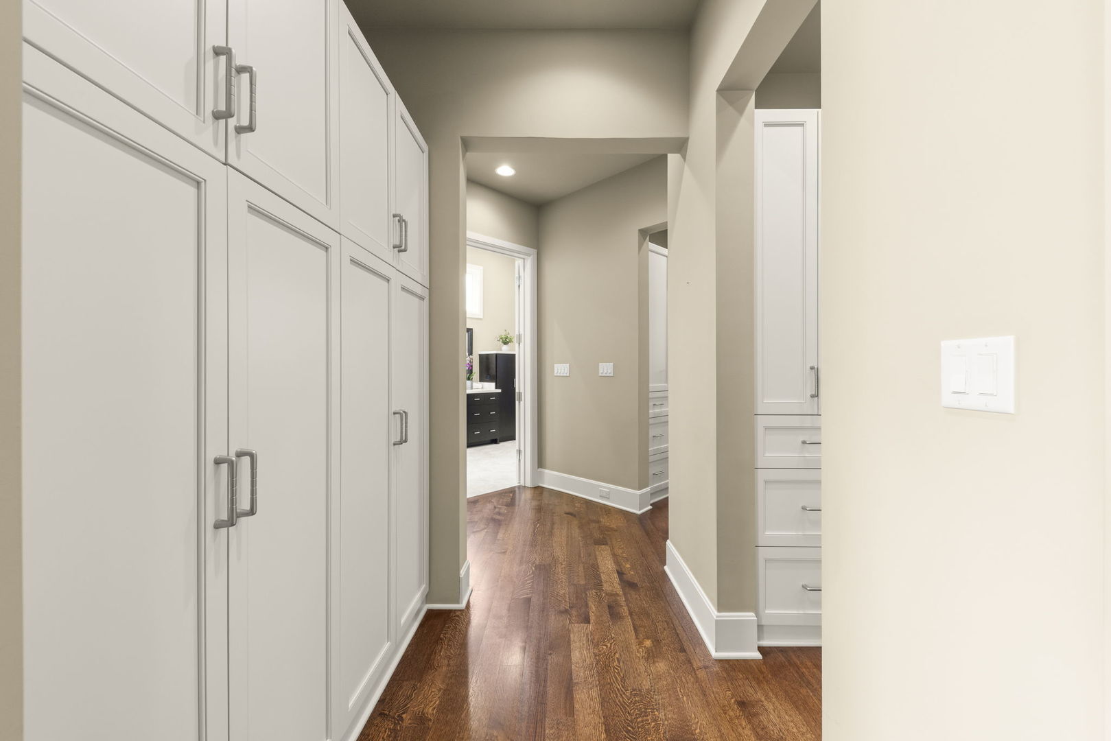 1807 Midwest Club Parkway, Oak Brook, IL 60523