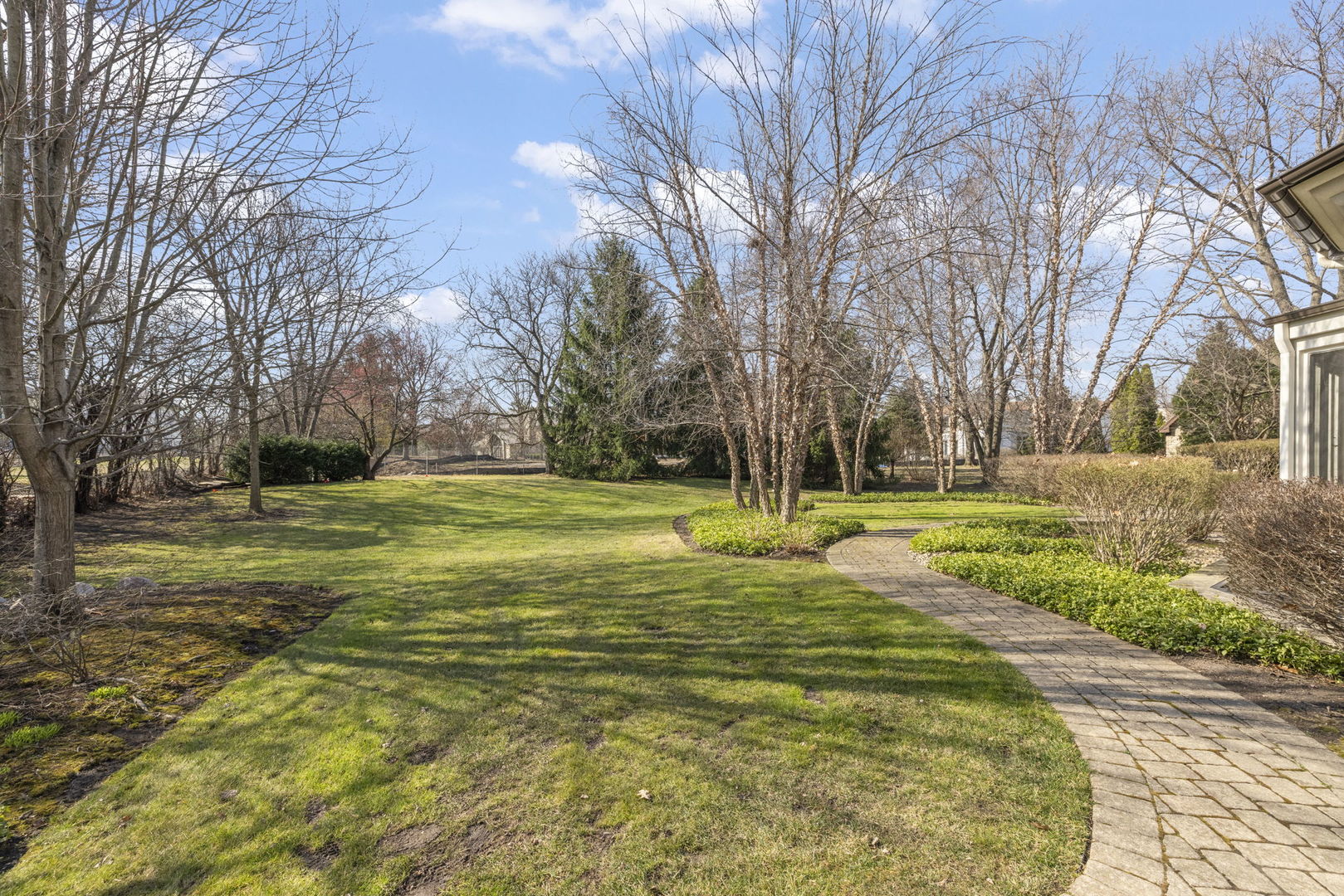 1807 Midwest Club Parkway, Oak Brook, IL 60523