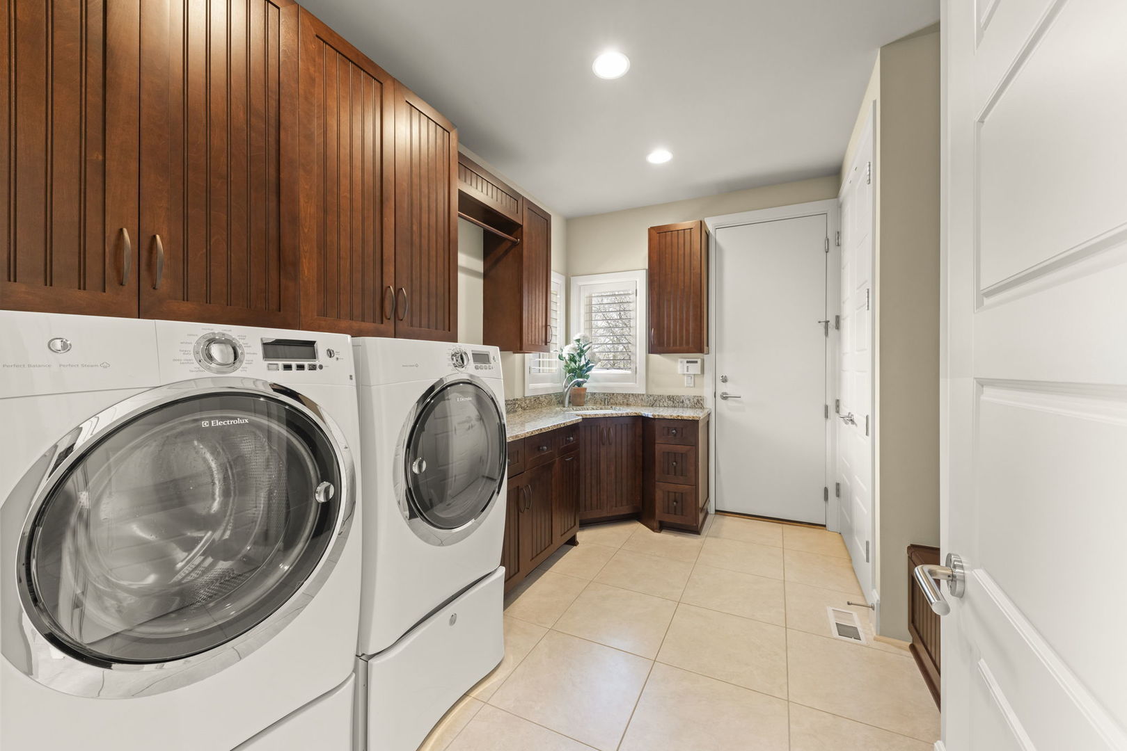 1807 Midwest Club Parkway, Oak Brook, IL 60523