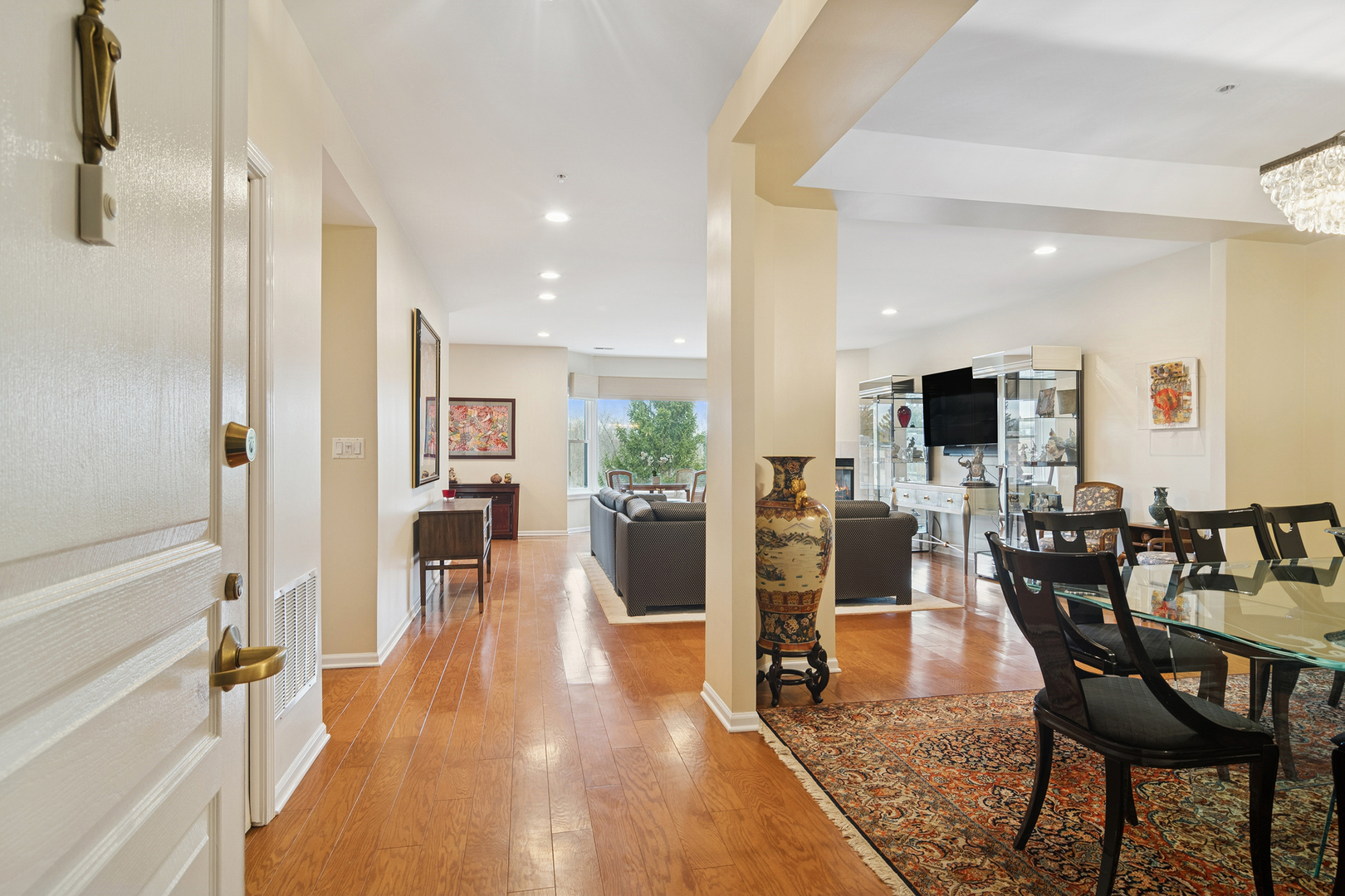 20 Trafalgar Square #401, Lincolnshire, IL 60069