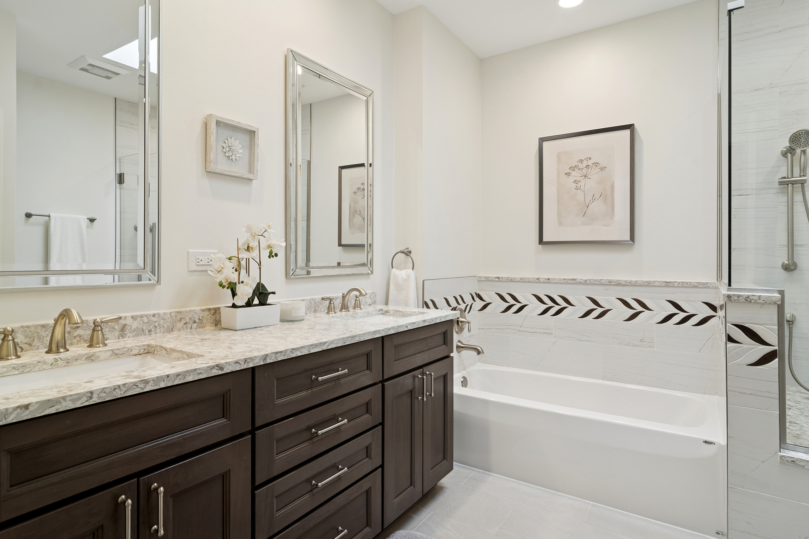 20 Trafalgar Square #401, Lincolnshire, IL 60069