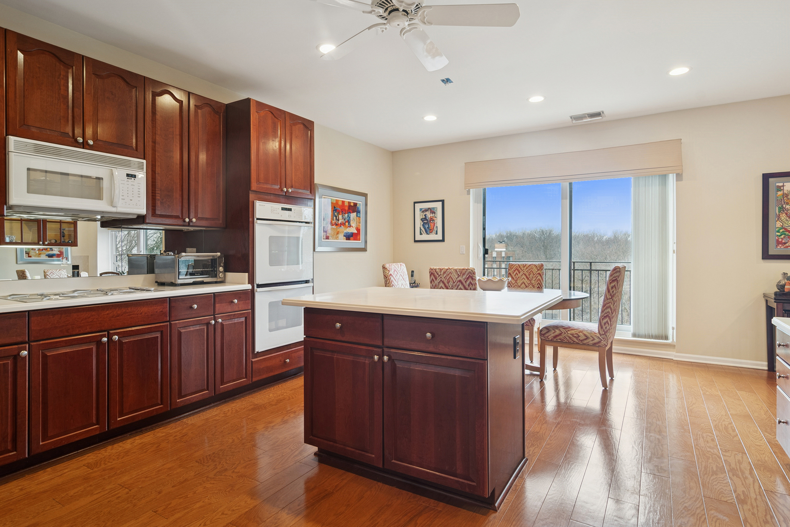 20 Trafalgar Square #401, Lincolnshire, IL 60069