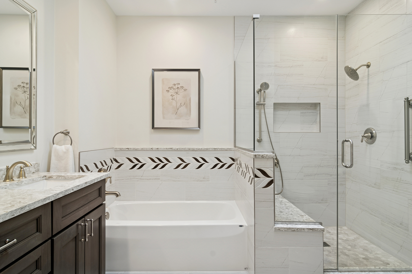 20 Trafalgar Square #401, Lincolnshire, IL 60069