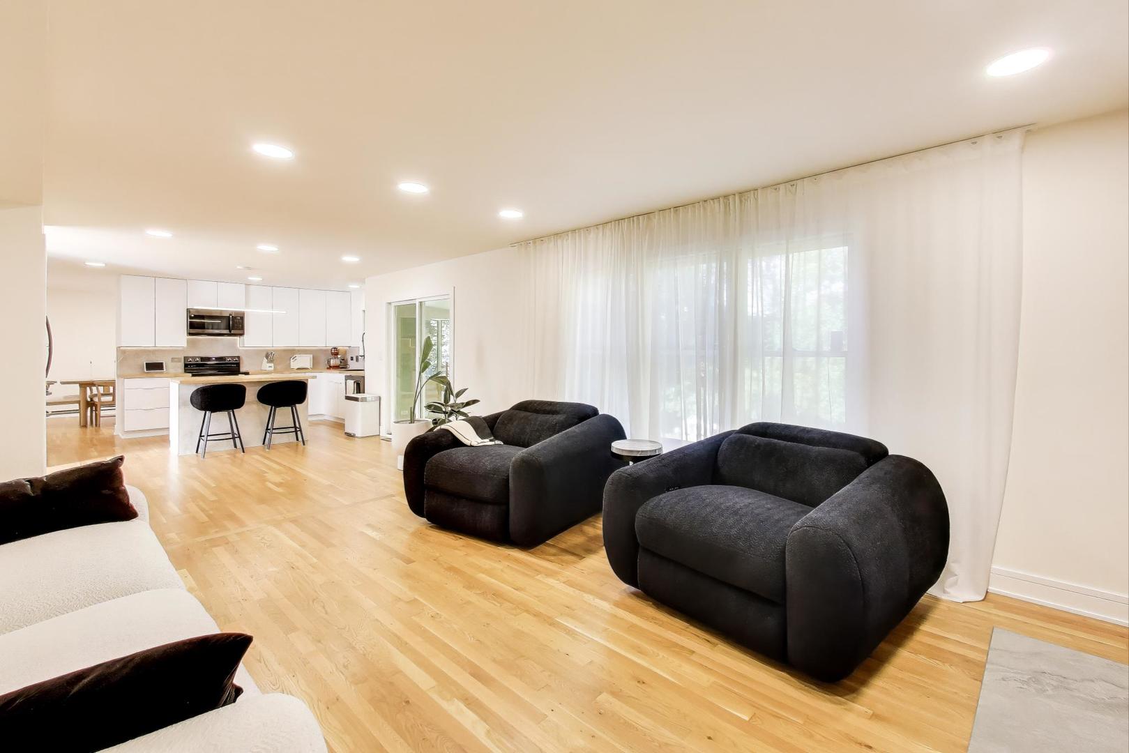 405 Windham Trail, Carpentersville, IL 60110