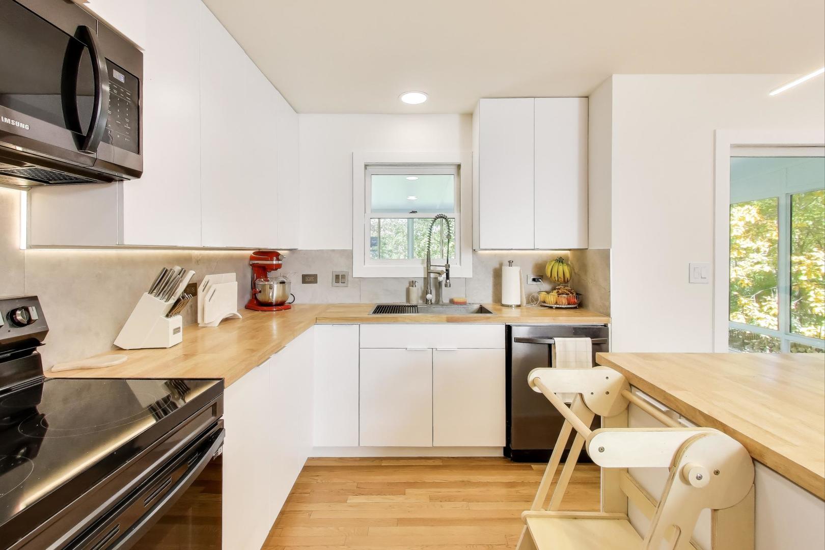 405 Windham Trail, Carpentersville, IL 60110