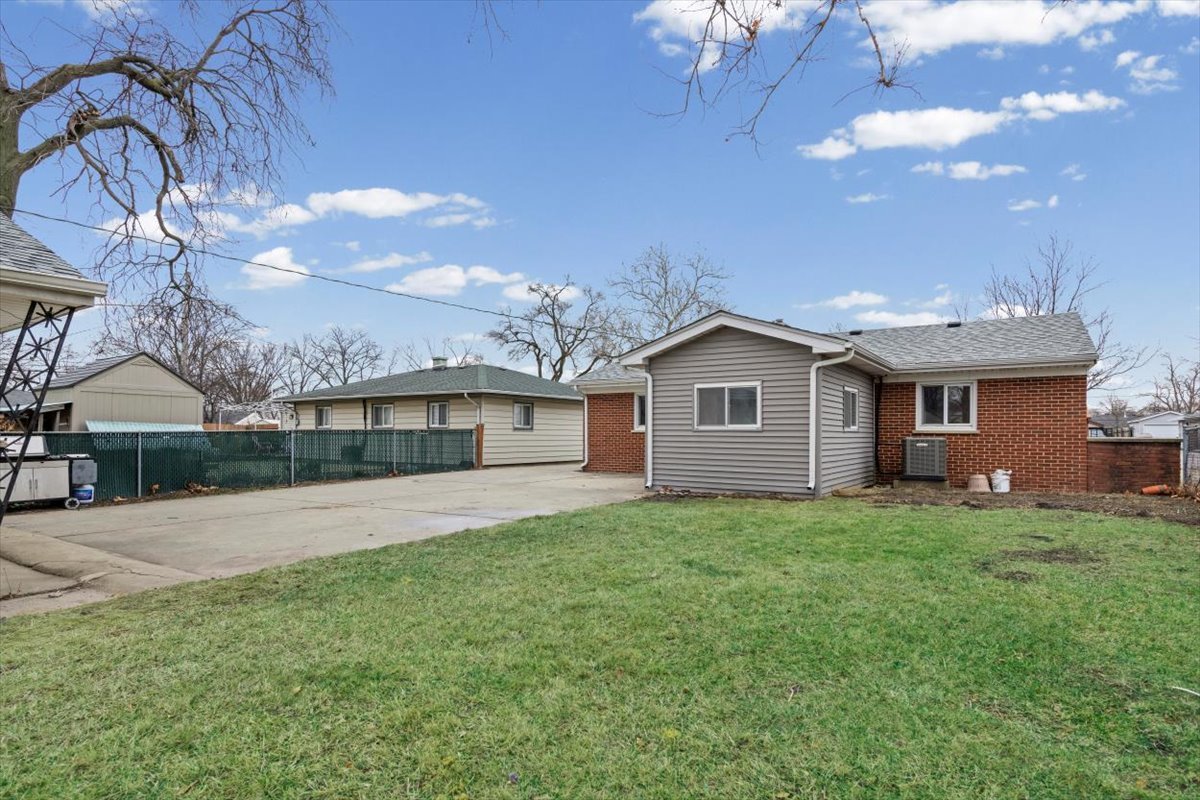 88 W Wayne Place, Wheeling, IL 60090