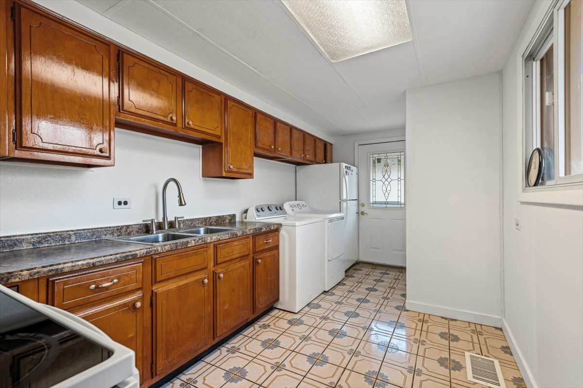 88 W Wayne Place, Wheeling, IL 60090