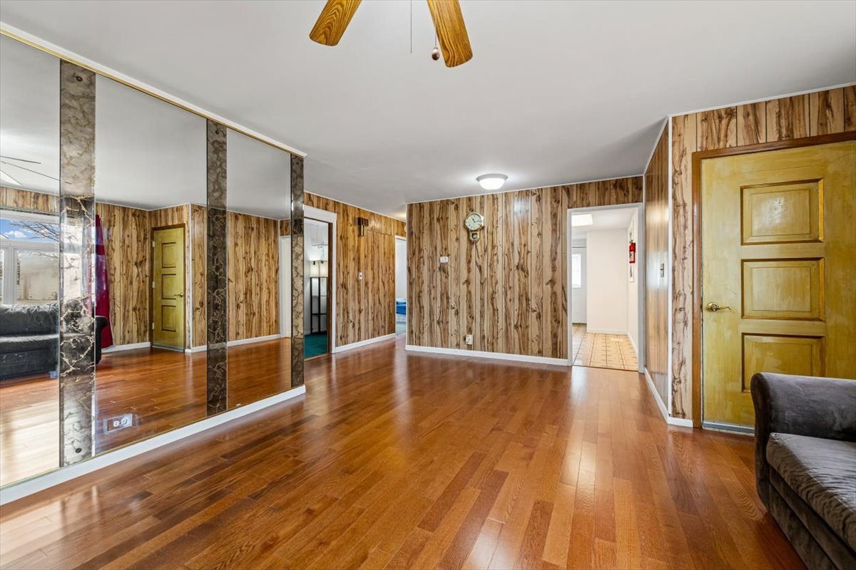 88 W Wayne Place, Wheeling, IL 60090