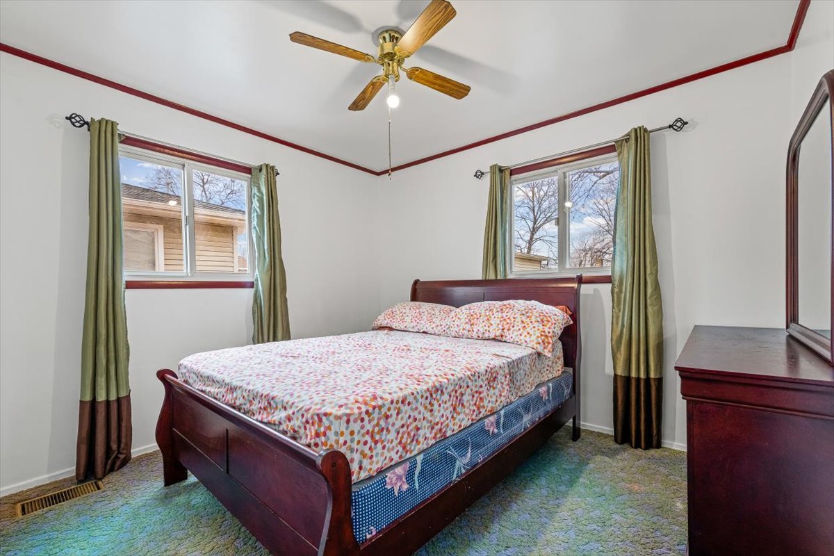 88 W Wayne Place, Wheeling, IL 60090