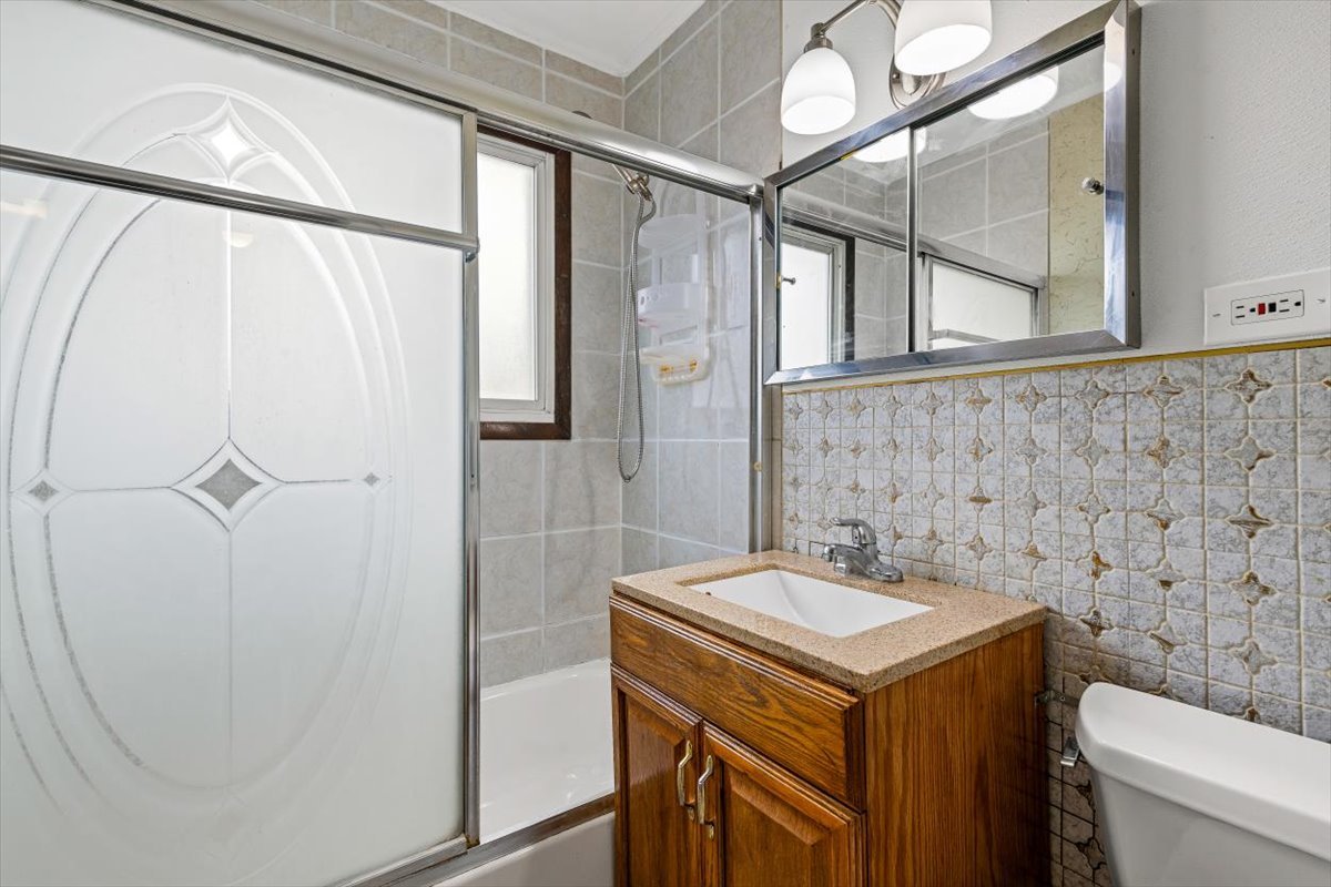 88 W Wayne Place, Wheeling, IL 60090