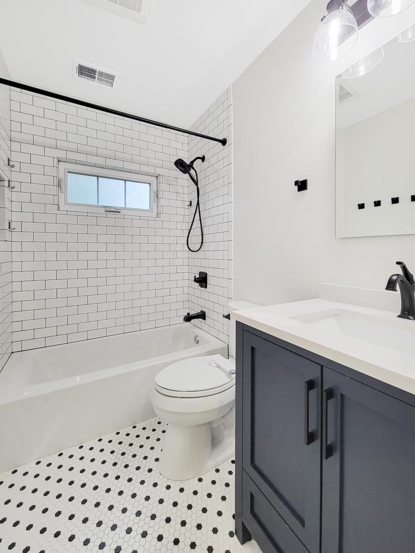 401 S 4th Avenue, Libertyville, IL 60048