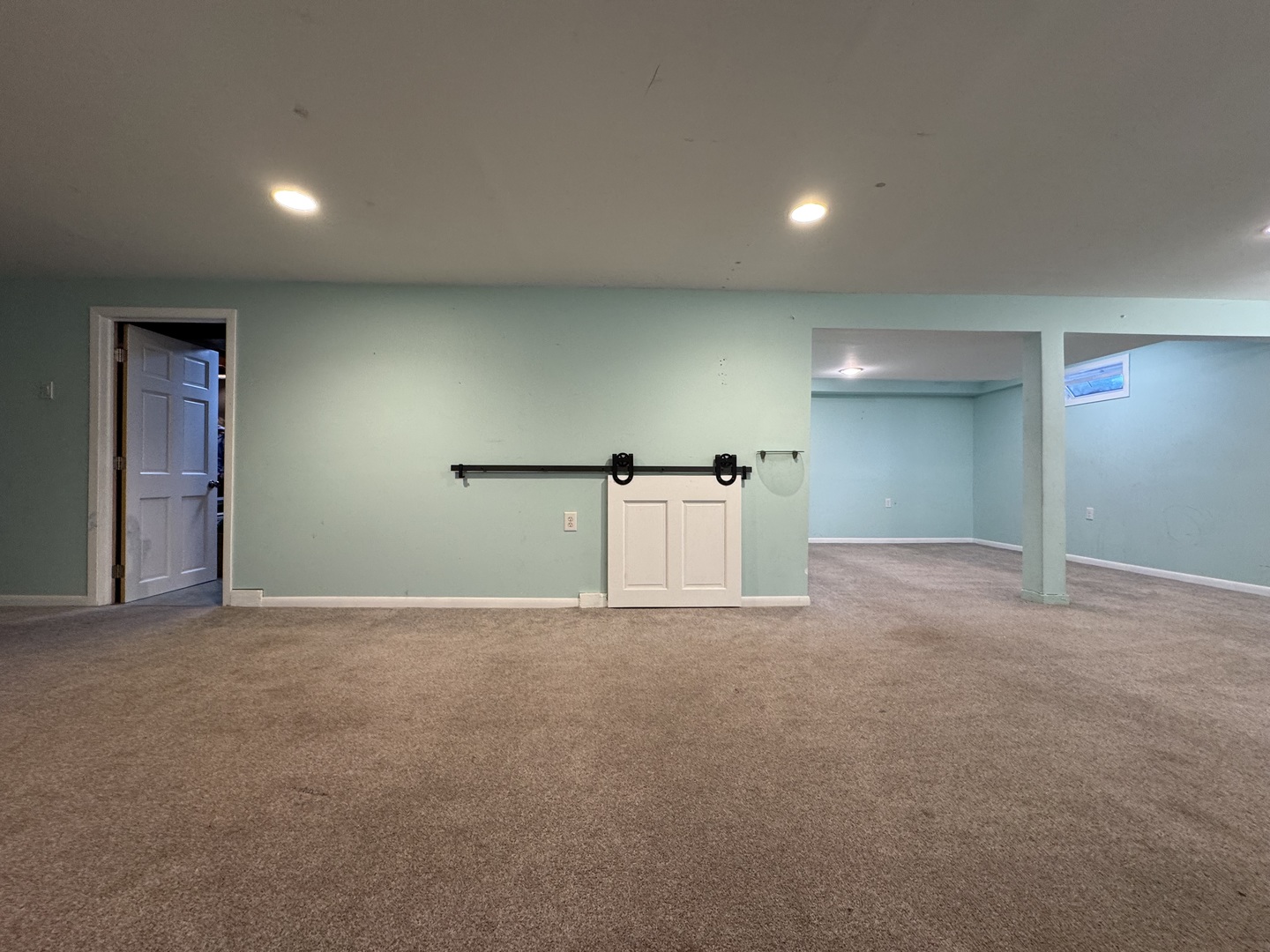 1988 S Bend Road, Rockford, IL 61109