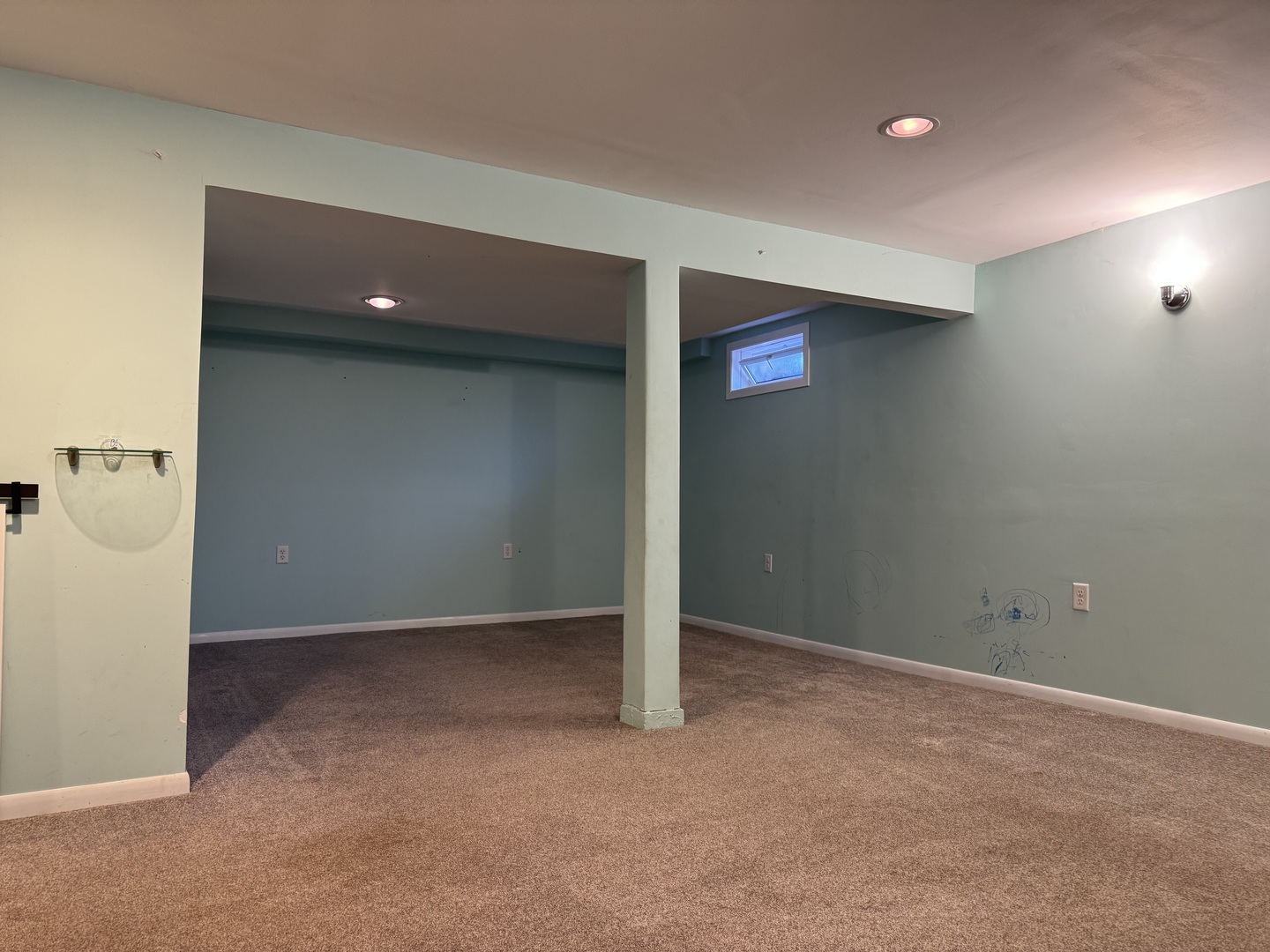 1988 S Bend Road, Rockford, IL 61109