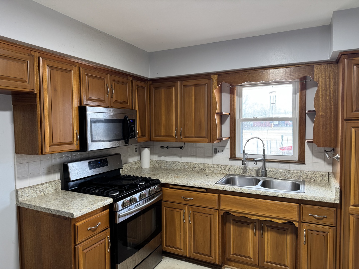 1988 S Bend Road, Rockford, IL 61109