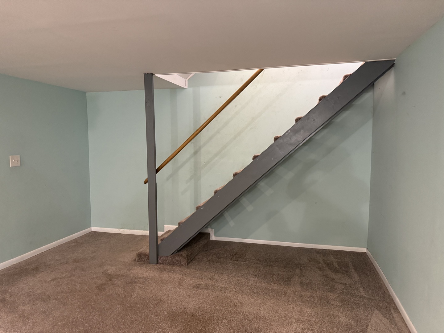 1988 S Bend Road, Rockford, IL 61109