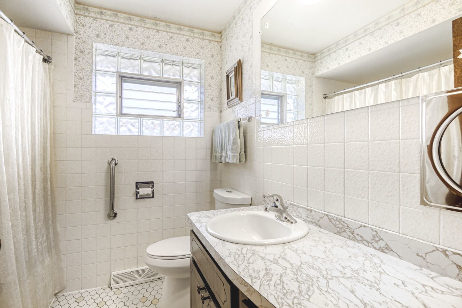 9004 Meade Avenue, Oak Lawn, IL 60453