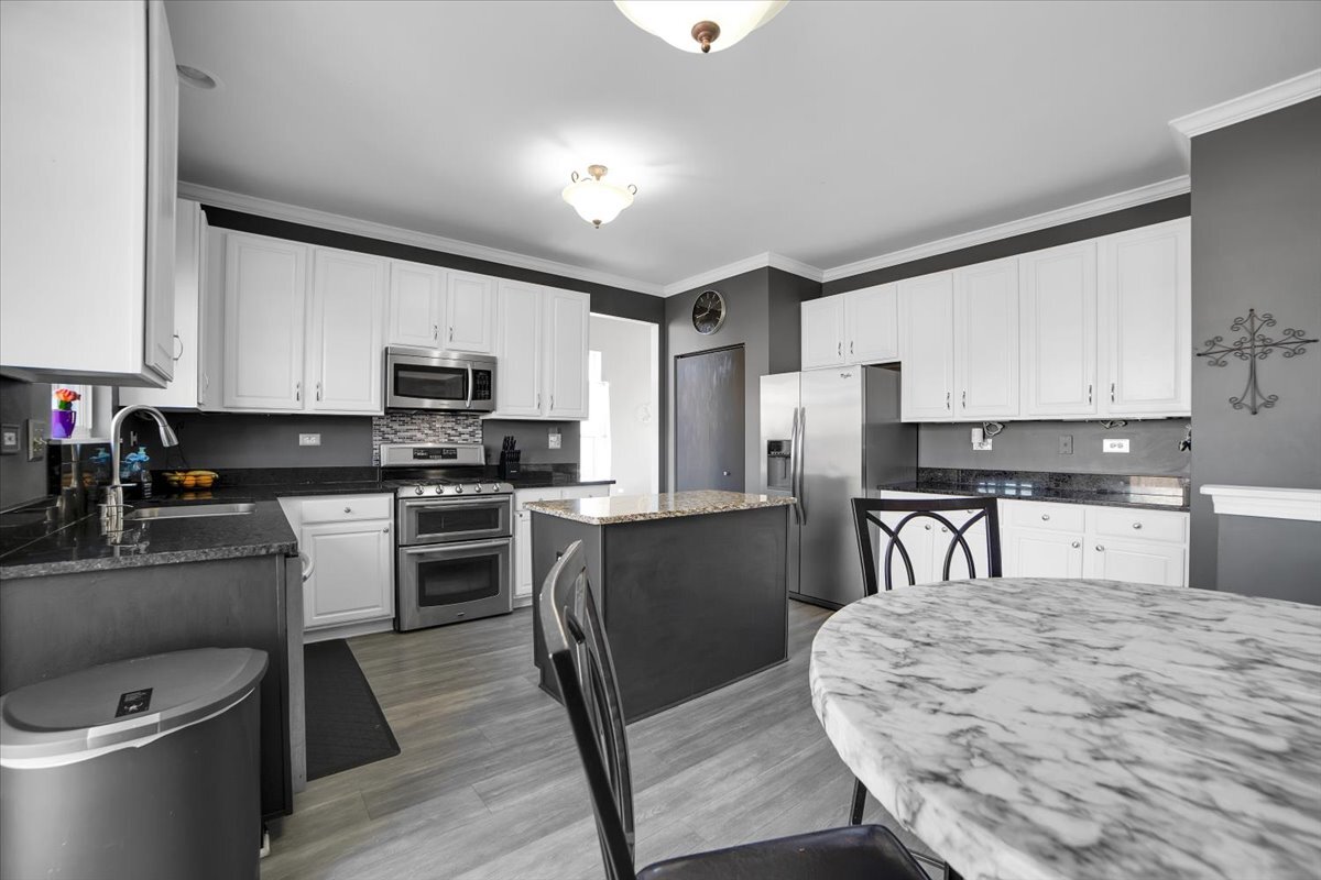 711 Blossom Court, Oswego, IL 60543