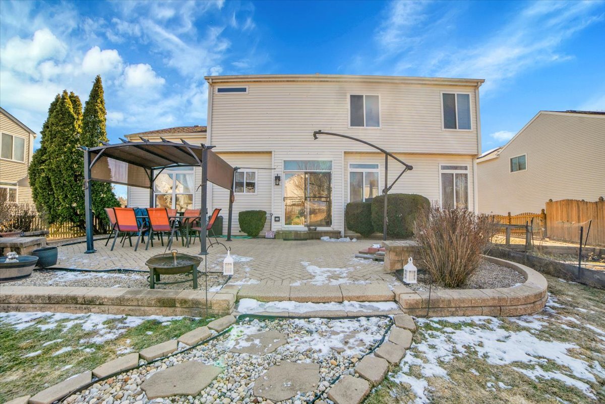 711 Blossom Court, Oswego, IL 60543