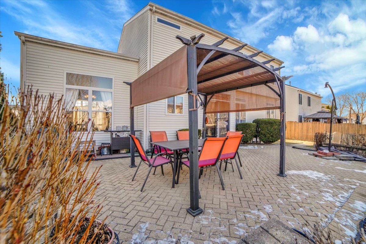 711 Blossom Court, Oswego, IL 60543