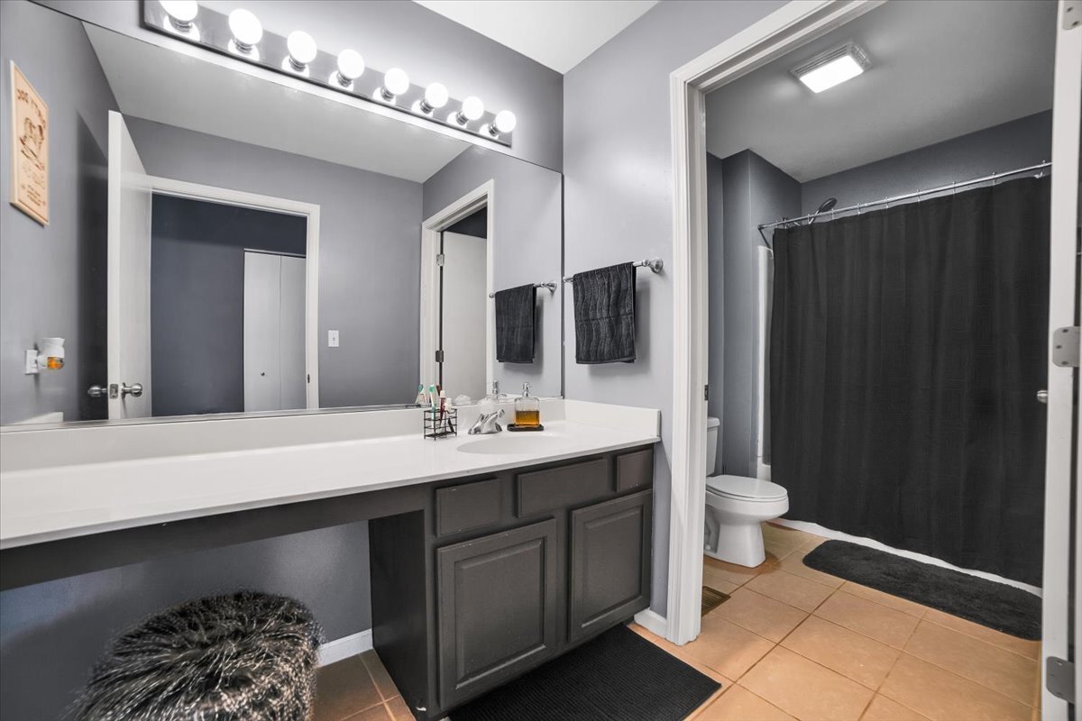 711 Blossom Court, Oswego, IL 60543