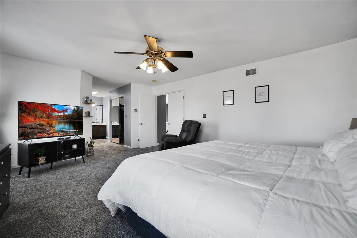 711 Blossom Court, Oswego, IL 60543