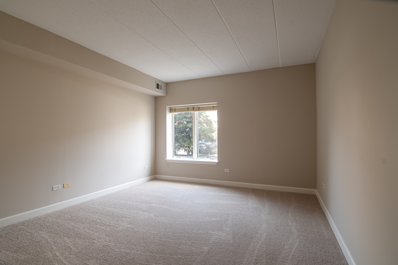 875 E 22nd Street #114, Lombard, IL 60148