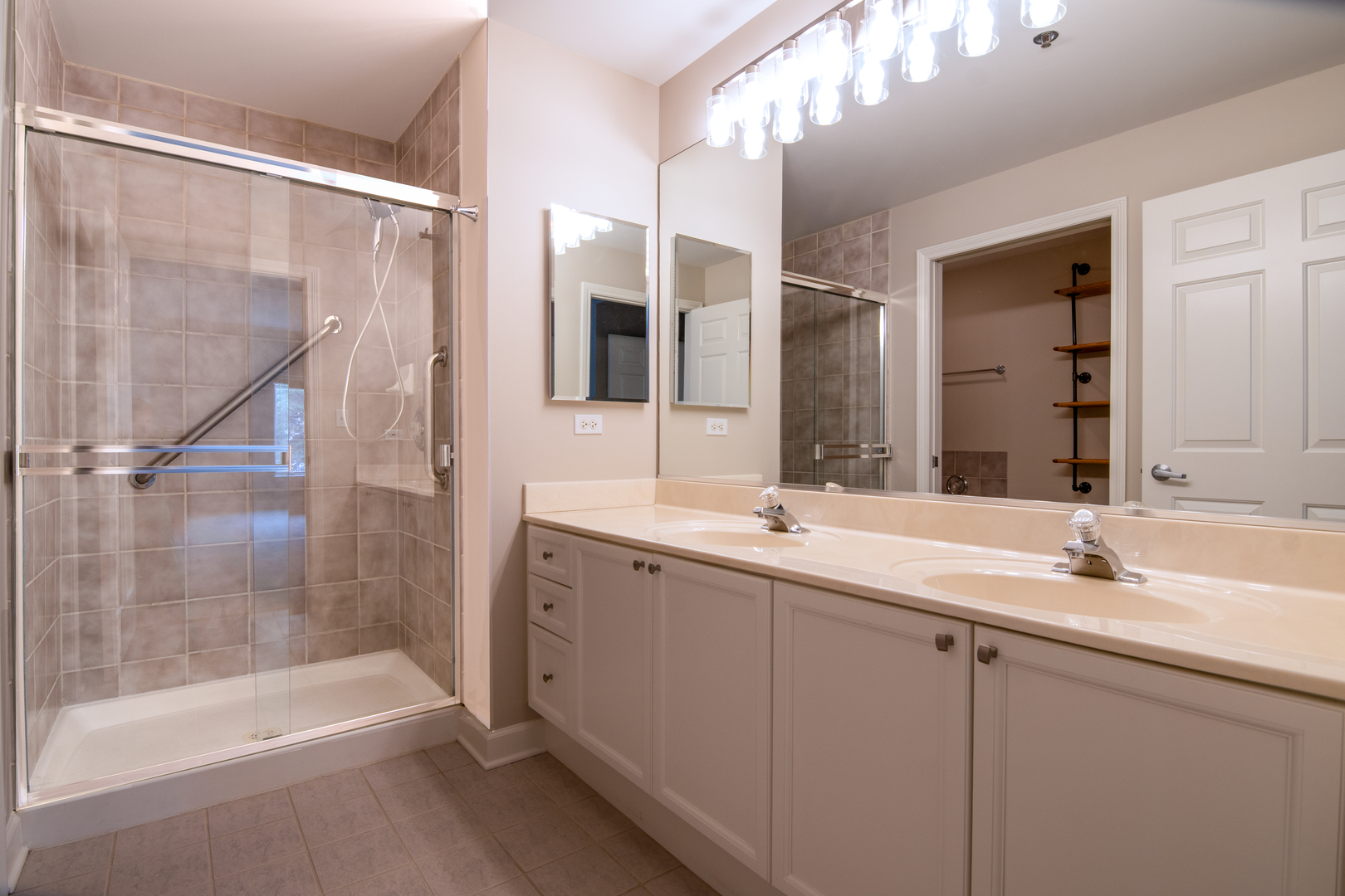 875 E 22nd Street #114, Lombard, IL 60148