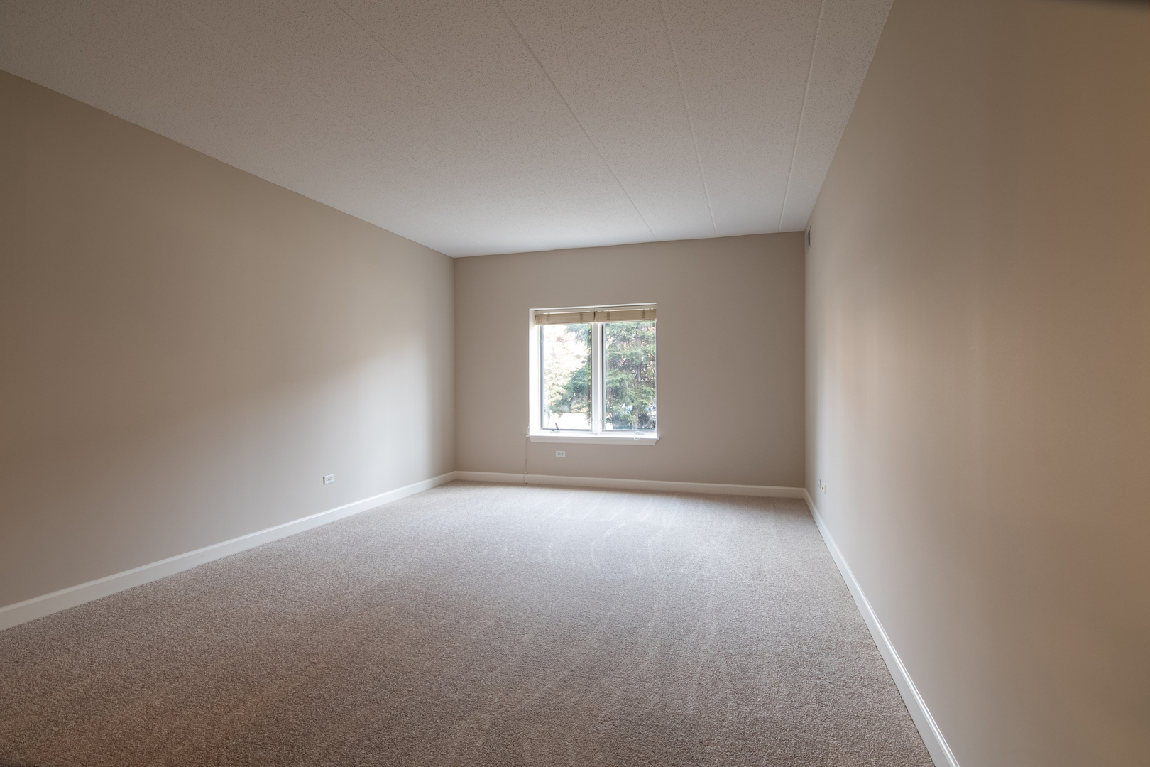 875 E 22nd Street #114, Lombard, IL 60148