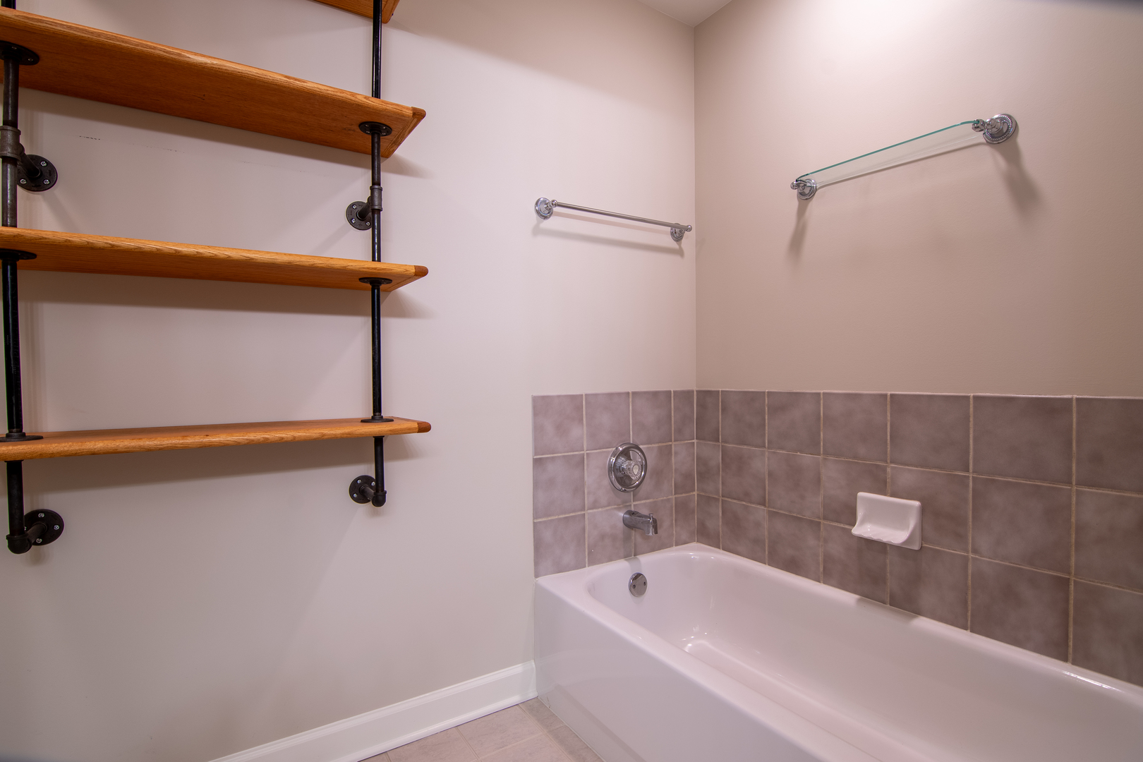 875 E 22nd Street #114, Lombard, IL 60148