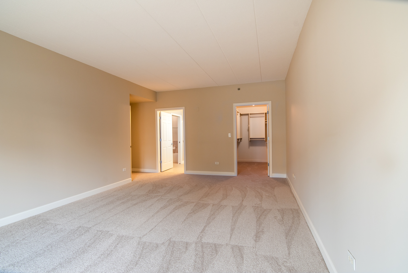 875 E 22nd Street #114, Lombard, IL 60148