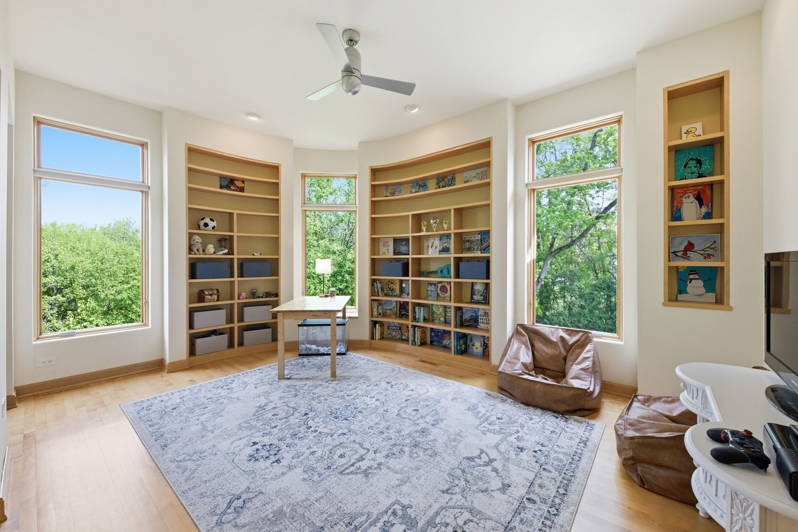1076 Prairie Avenue, Naperville, IL 60540
