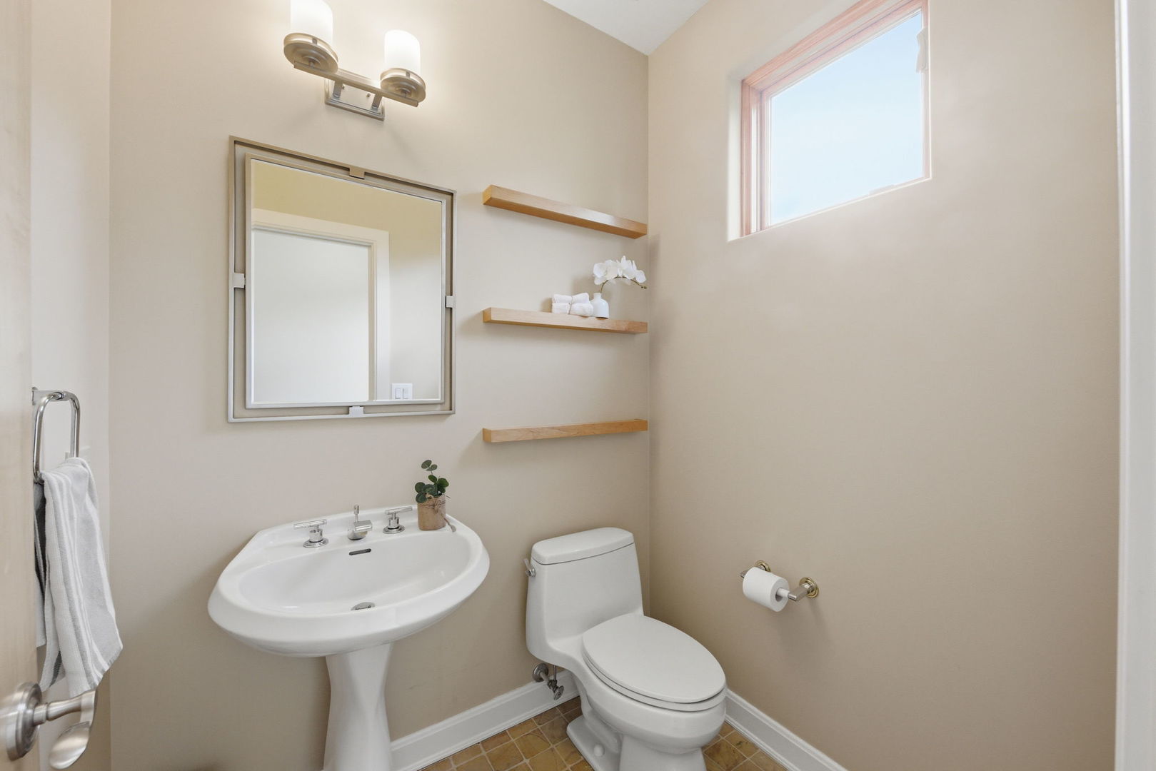 1076 Prairie Avenue, Naperville, IL 60540
