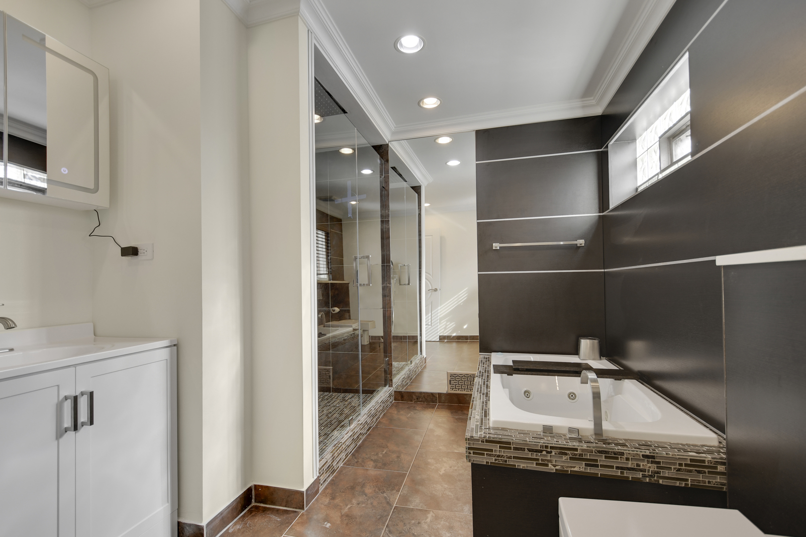 491 OLD SURREY Lane #B, Hinsdale, IL 60521