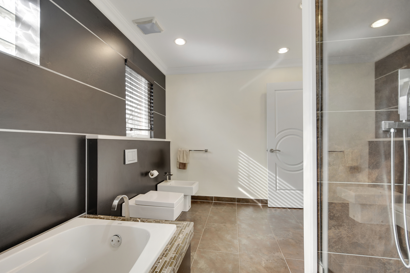 491 OLD SURREY Lane #B, Hinsdale, IL 60521