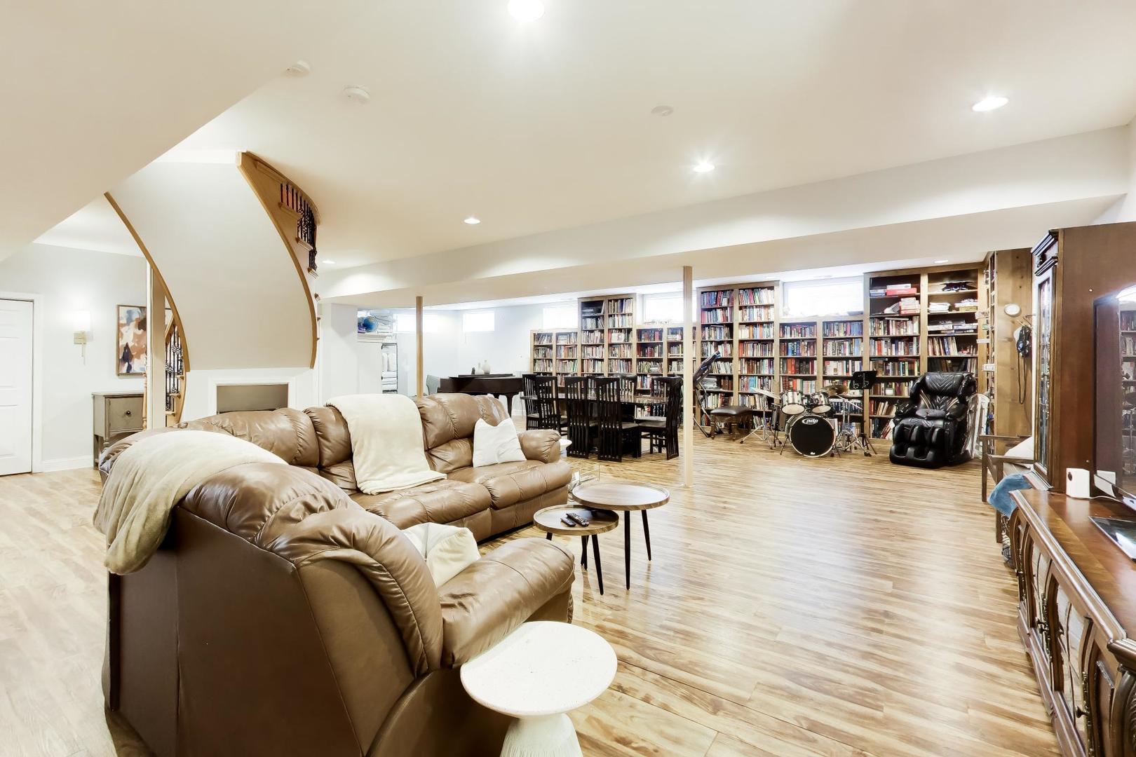 6642 N Kilbourn Avenue, Lincolnwood, IL 60712