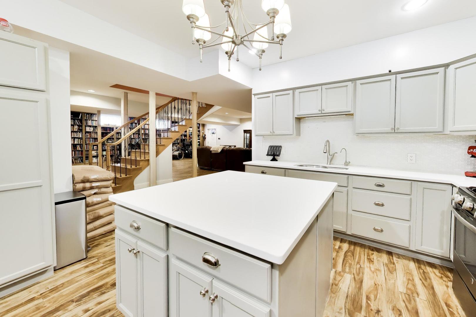 6642 N Kilbourn Avenue, Lincolnwood, IL 60712