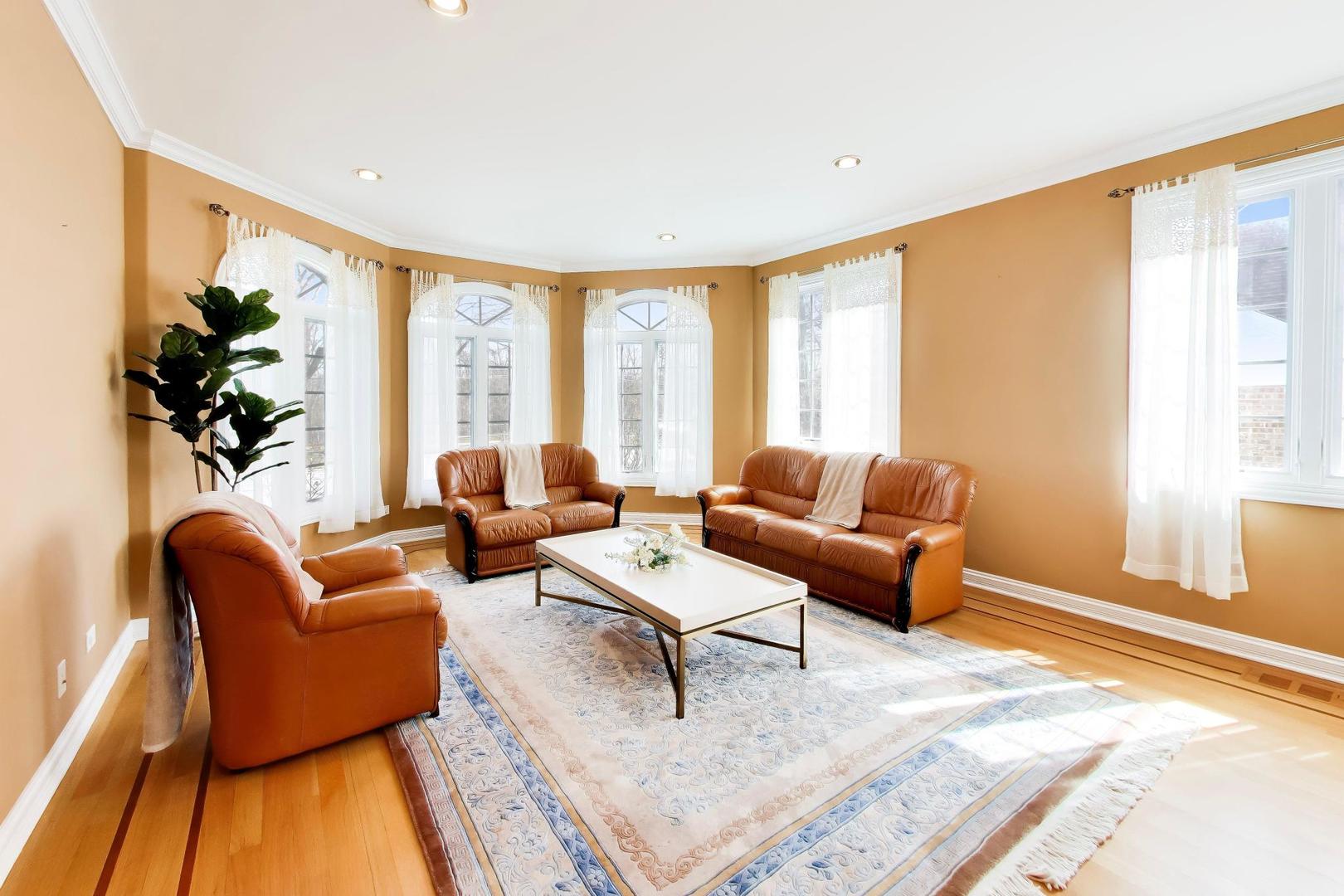 6642 N Kilbourn Avenue, Lincolnwood, IL 60712