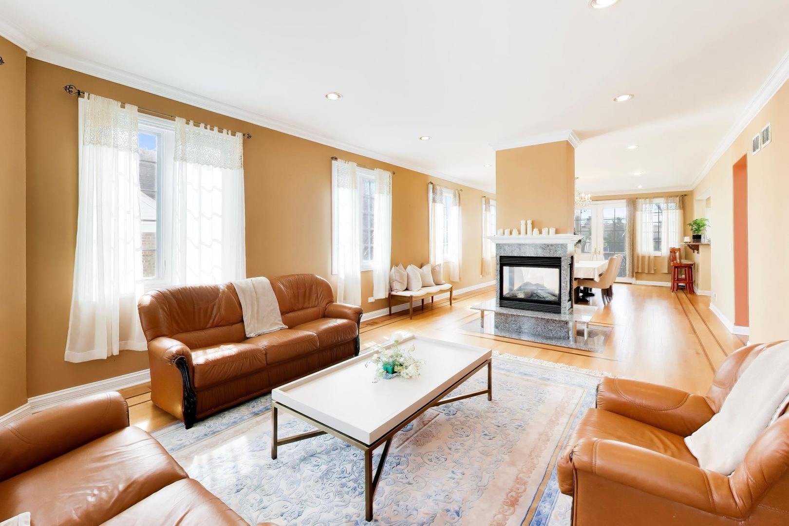 6642 N Kilbourn Avenue, Lincolnwood, IL 60712