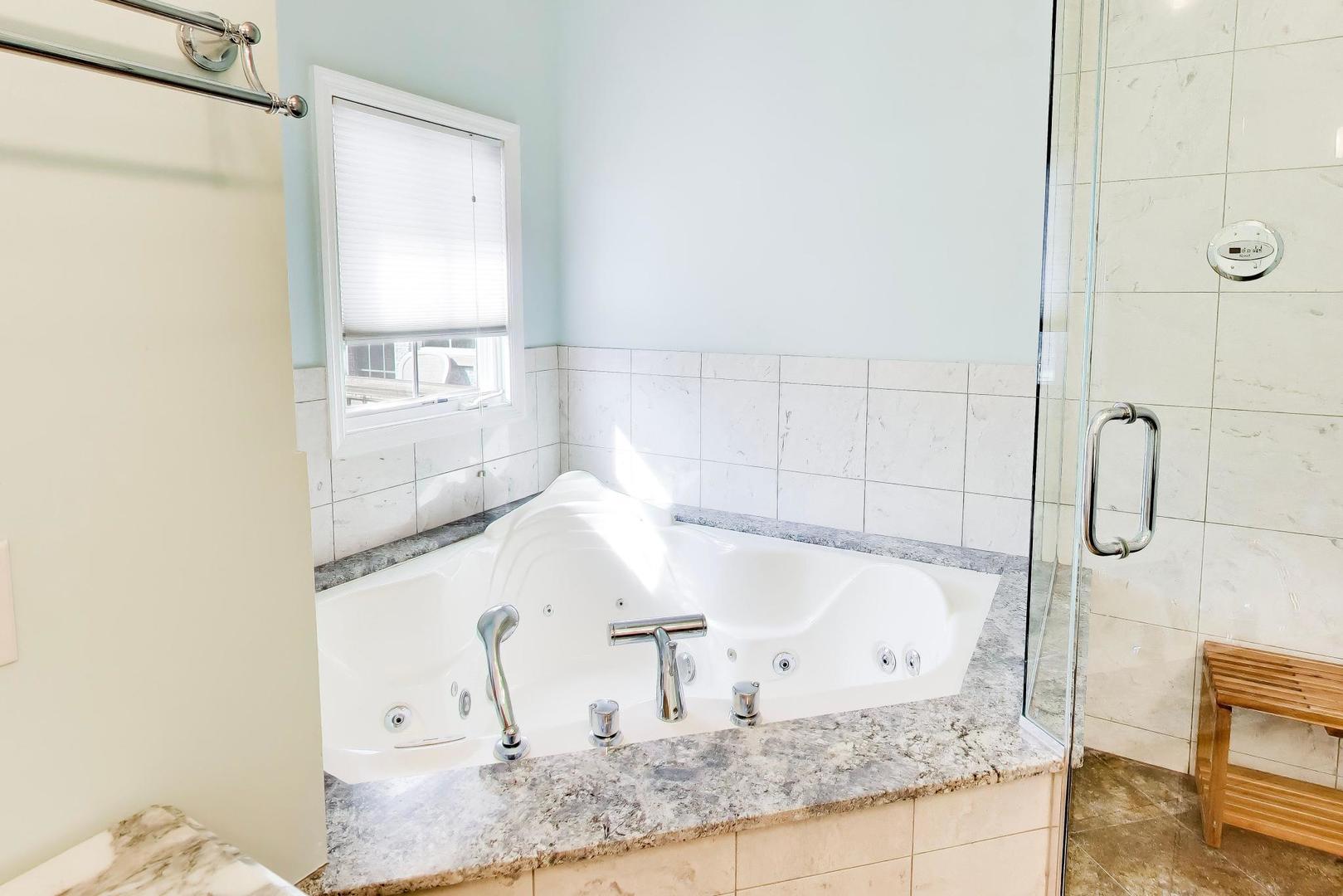 6642 N Kilbourn Avenue, Lincolnwood, IL 60712