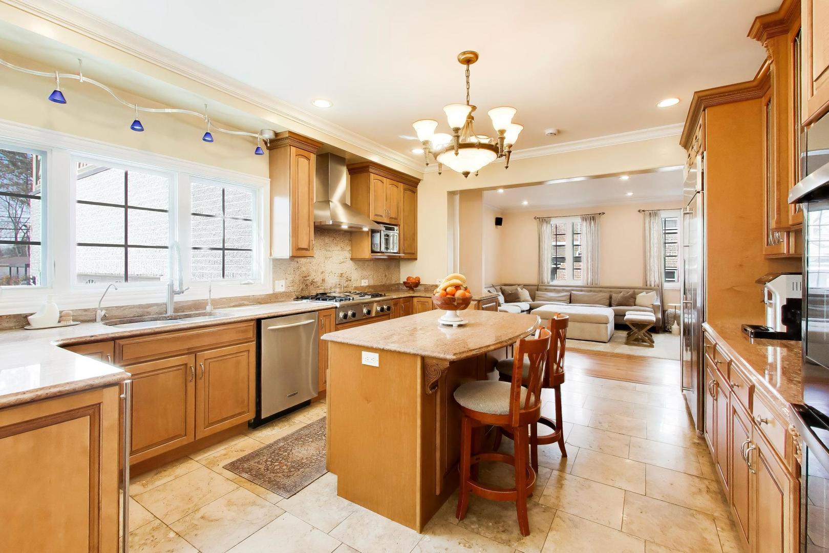 6642 N Kilbourn Avenue, Lincolnwood, IL 60712