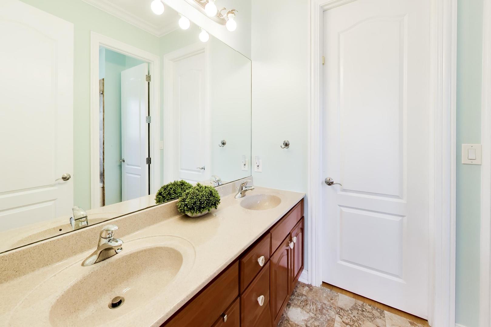 6642 N Kilbourn Avenue, Lincolnwood, IL 60712