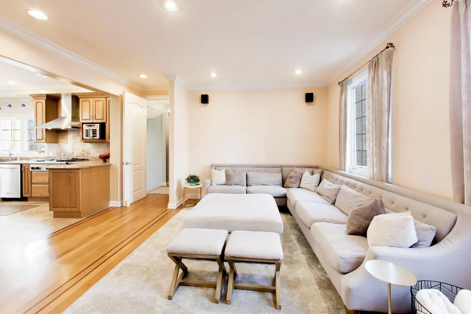 6642 N Kilbourn Avenue, Lincolnwood, IL 60712